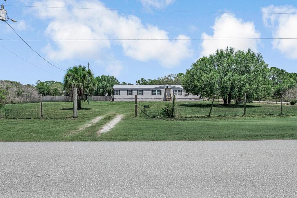 545 Bald Cypress Avenue, Clewiston, FL 33440 photo 2