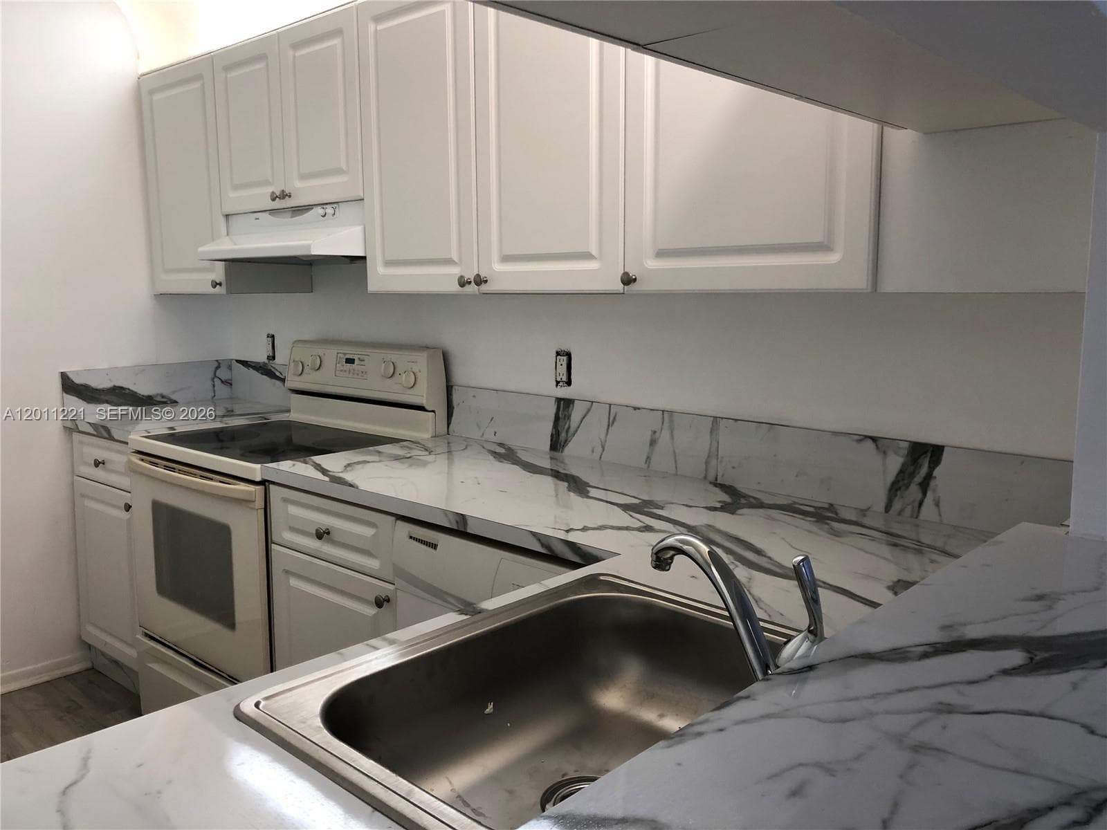 1027 Twin Lakes Dr # 28-B, Coral Springs, FL 33071 photo 4