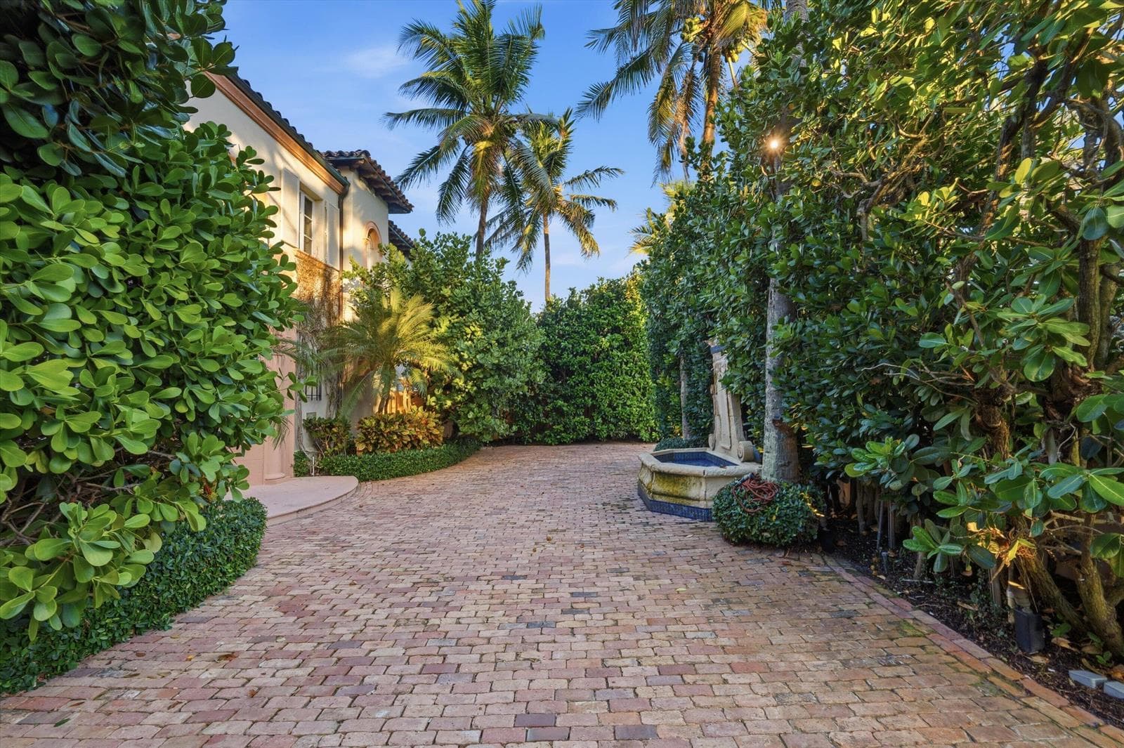 240 N Ocean Boulevard, Palm Beach, FL 33480 photo 2