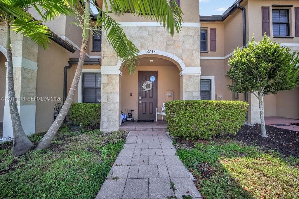 10657 W 32nd Ln, Miami Lakes, FL 33018 photo 2
