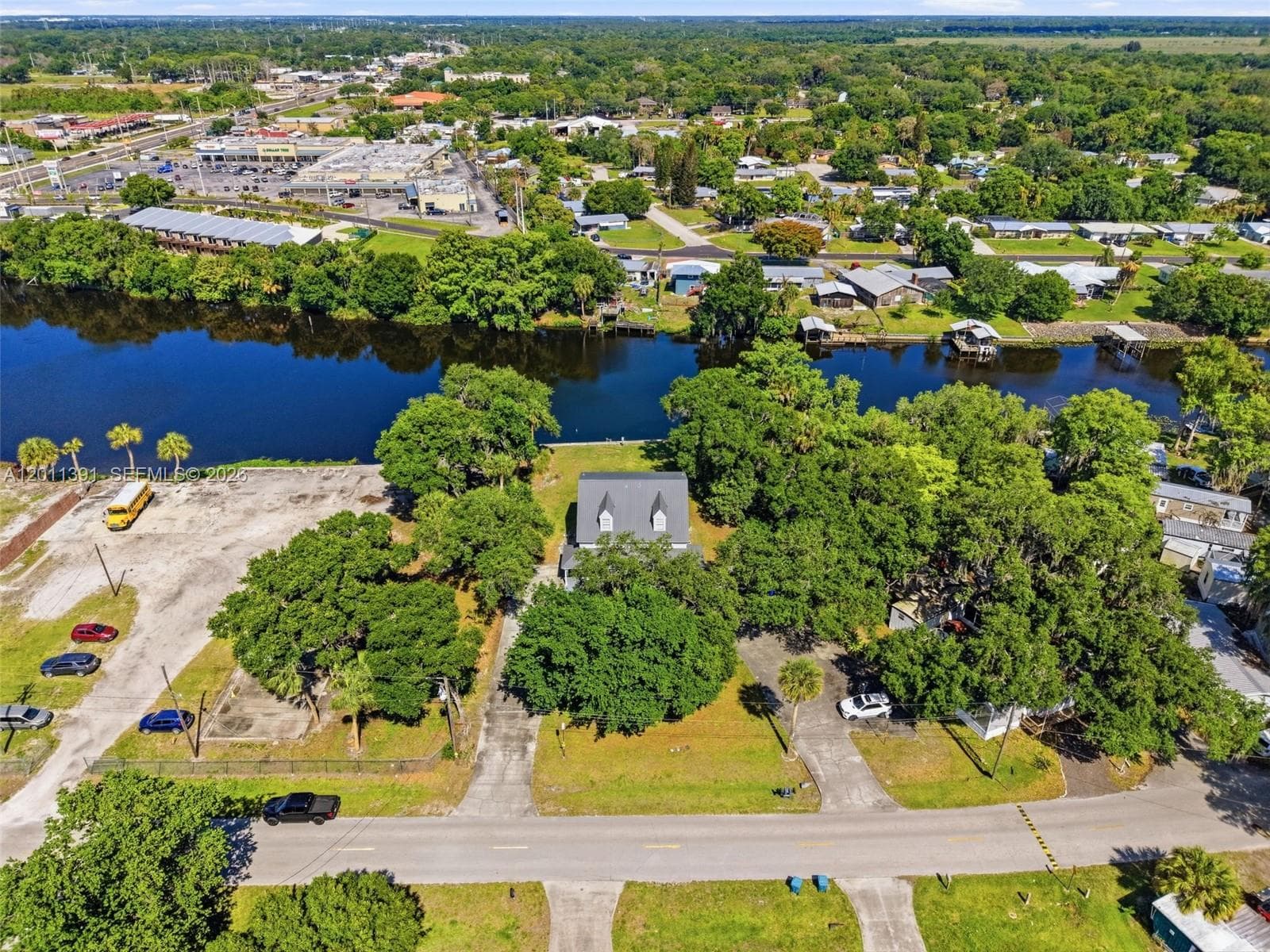 207 SE 6TH Avenue, Okeechobee, FL 34974 photo 2