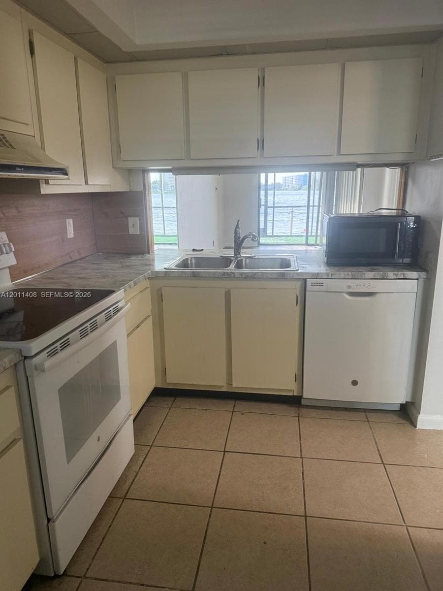 109 Lake Emerald Dr # 102, Oakland Park, FL 33309 photo 4