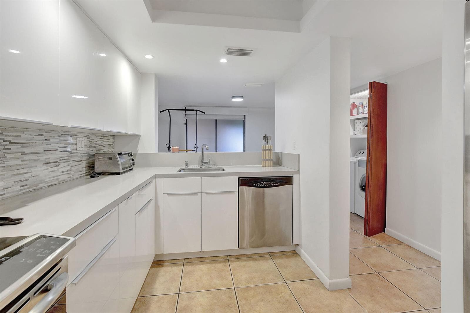 141 SW 96th Terrace # 302, Plantation, FL 33324 photo 3