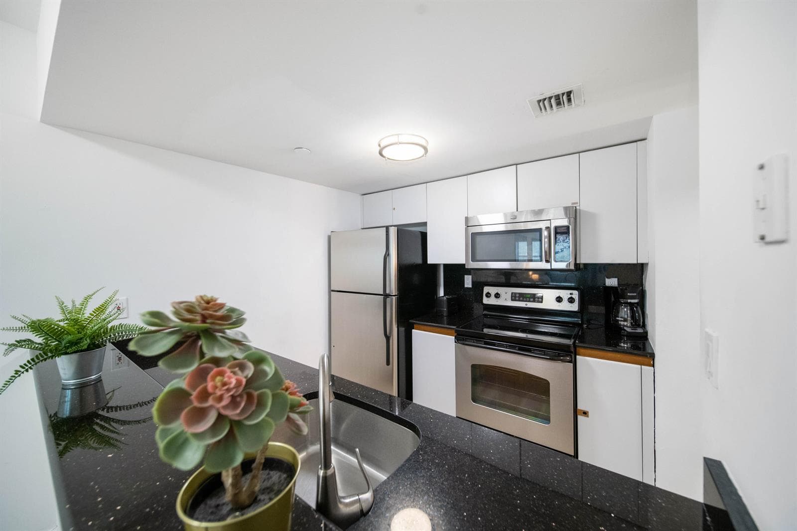 834 Ocean Drive # 406, Miami Beach, FL 33139 photo 4