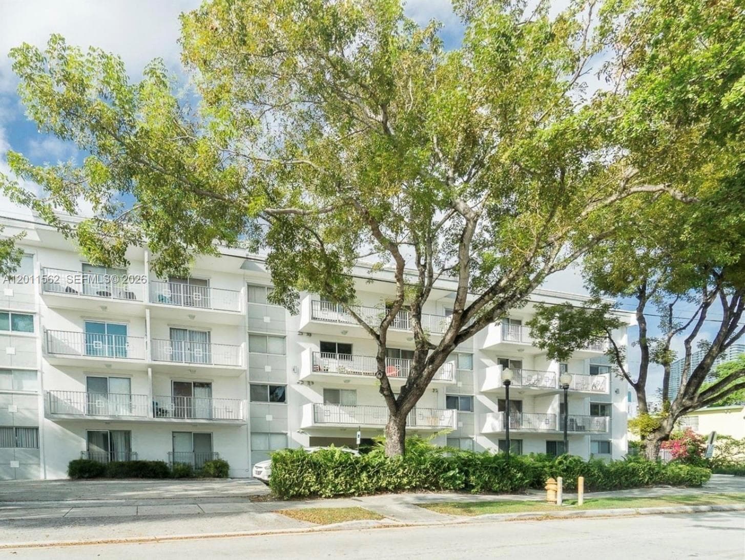 445 SW 11th St # 107, Miami, FL 33130