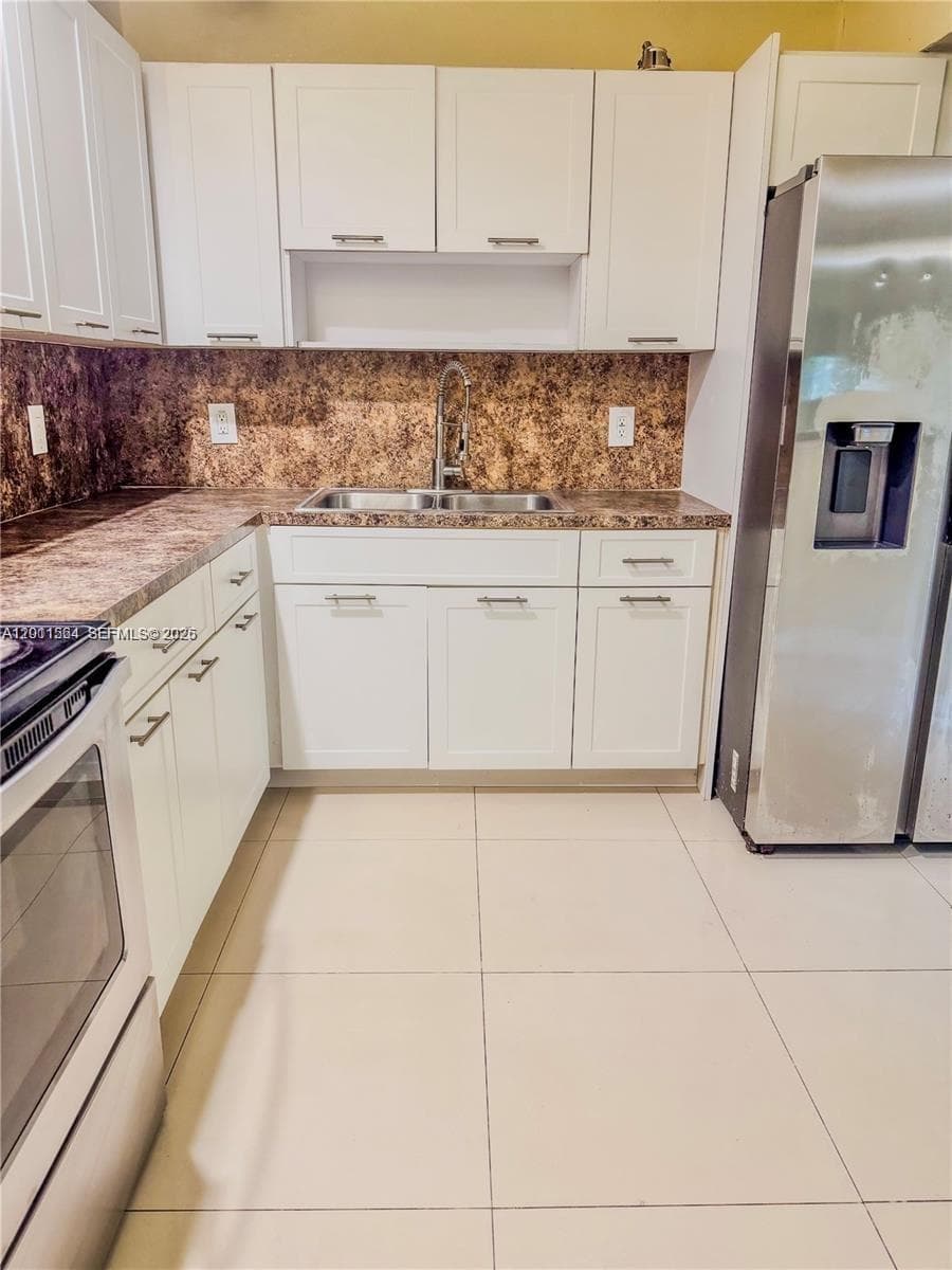 906 SW 74th Ave, North Lauderdale, FL 33068 photo 2