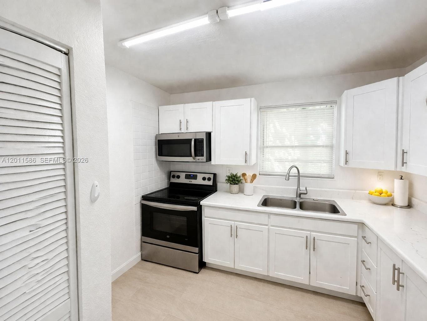 15761 SW 303rd St, Homestead, FL 33033 photo 2