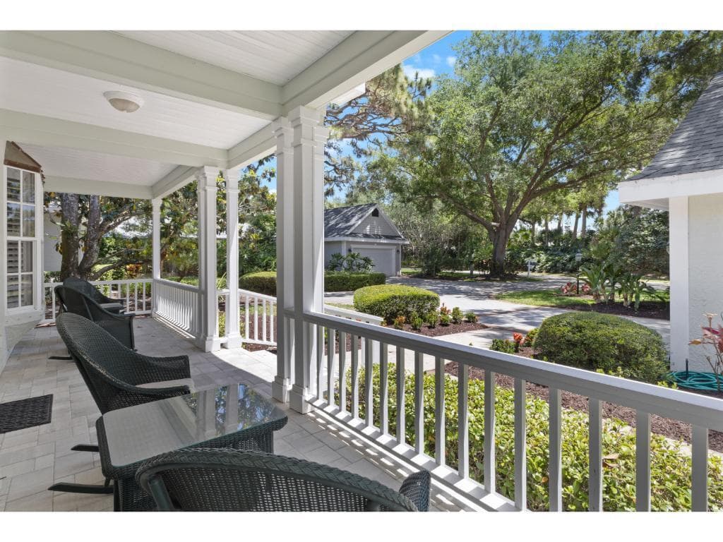 814 Carolina Circle SW, Vero Beach, FL 32962 photo 2