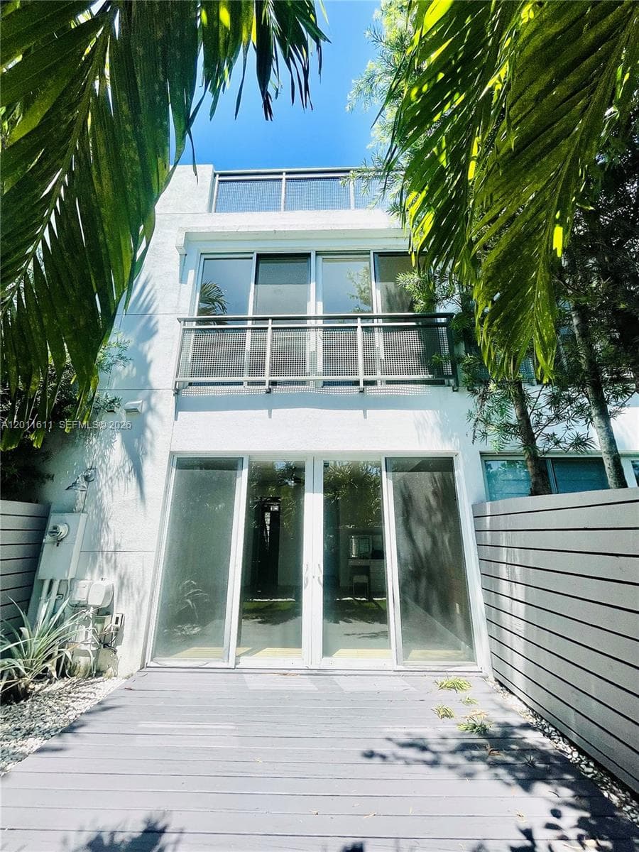 822 NE 19th Ave, Fort Lauderdale, FL 33304 photo 2