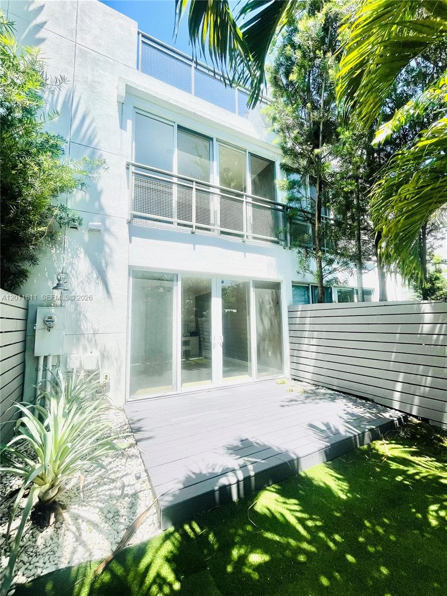 822 NE 19th Ave, Fort Lauderdale, FL 33304 photo 3