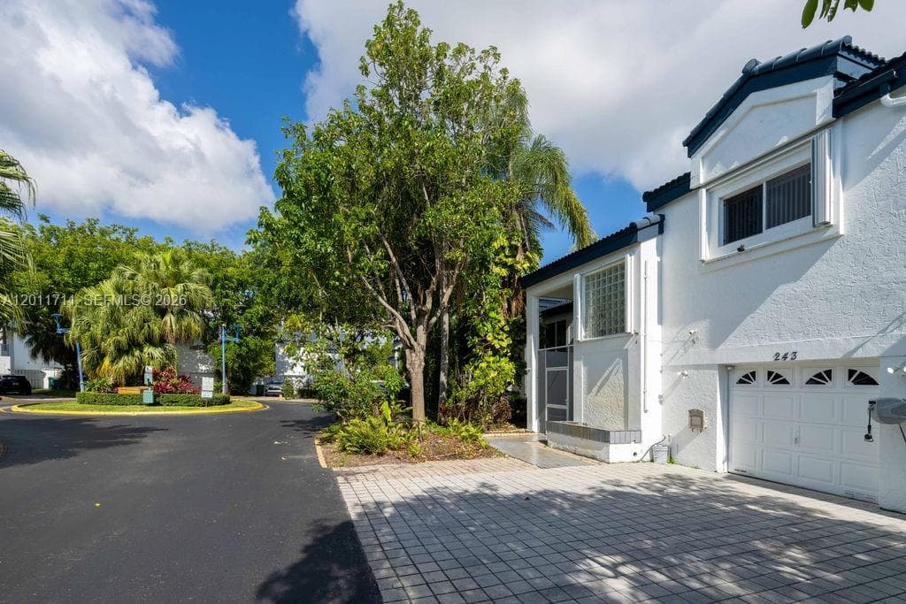 243 NE 212th Ter, Miami, FL 33179 photo 2