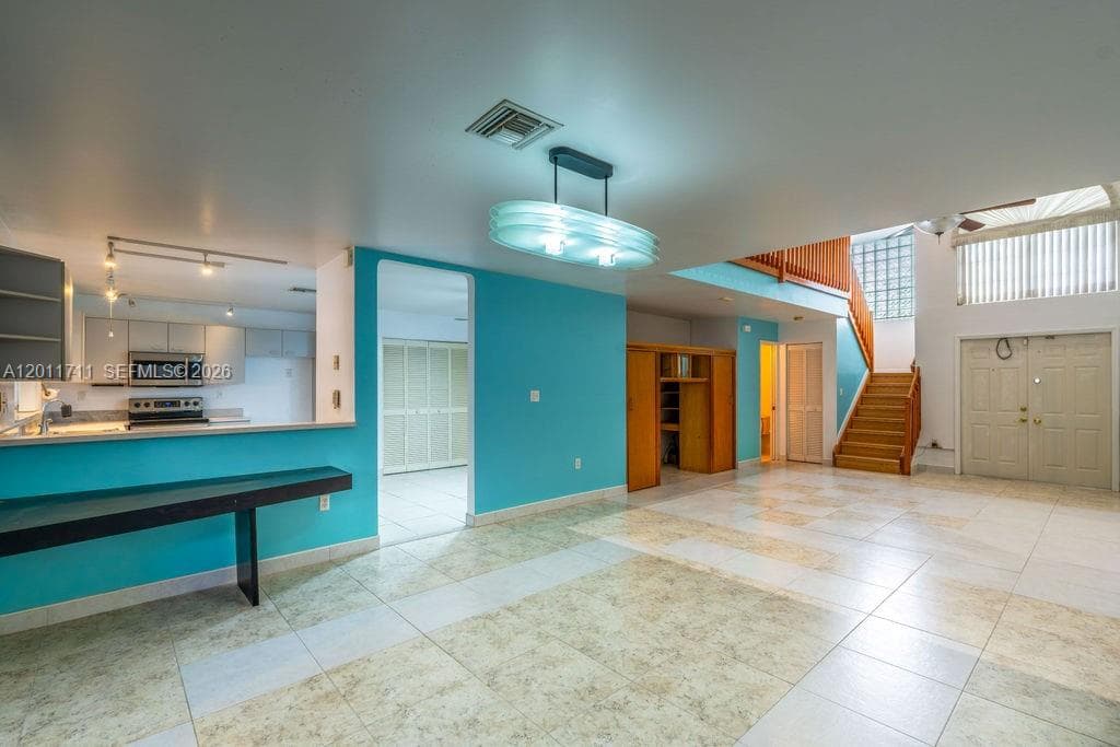 243 NE 212th Ter, Miami, FL 33179 photo 5