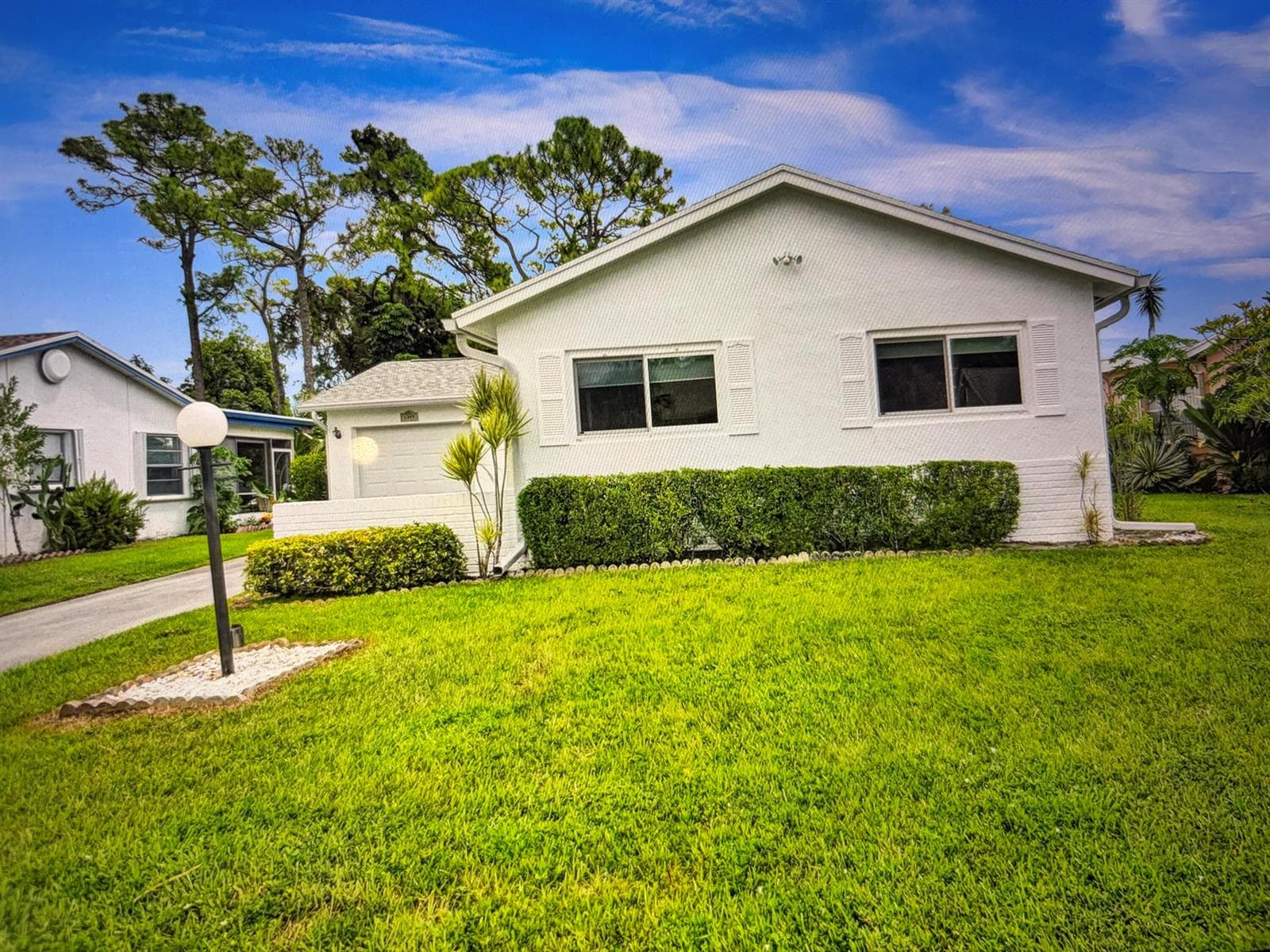 6309 Silver Moon Lane, FL 33463 photo 2