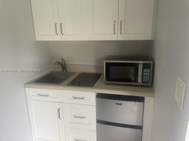 1041 NE 35th St, Oakland Park, FL 33334 photo 4