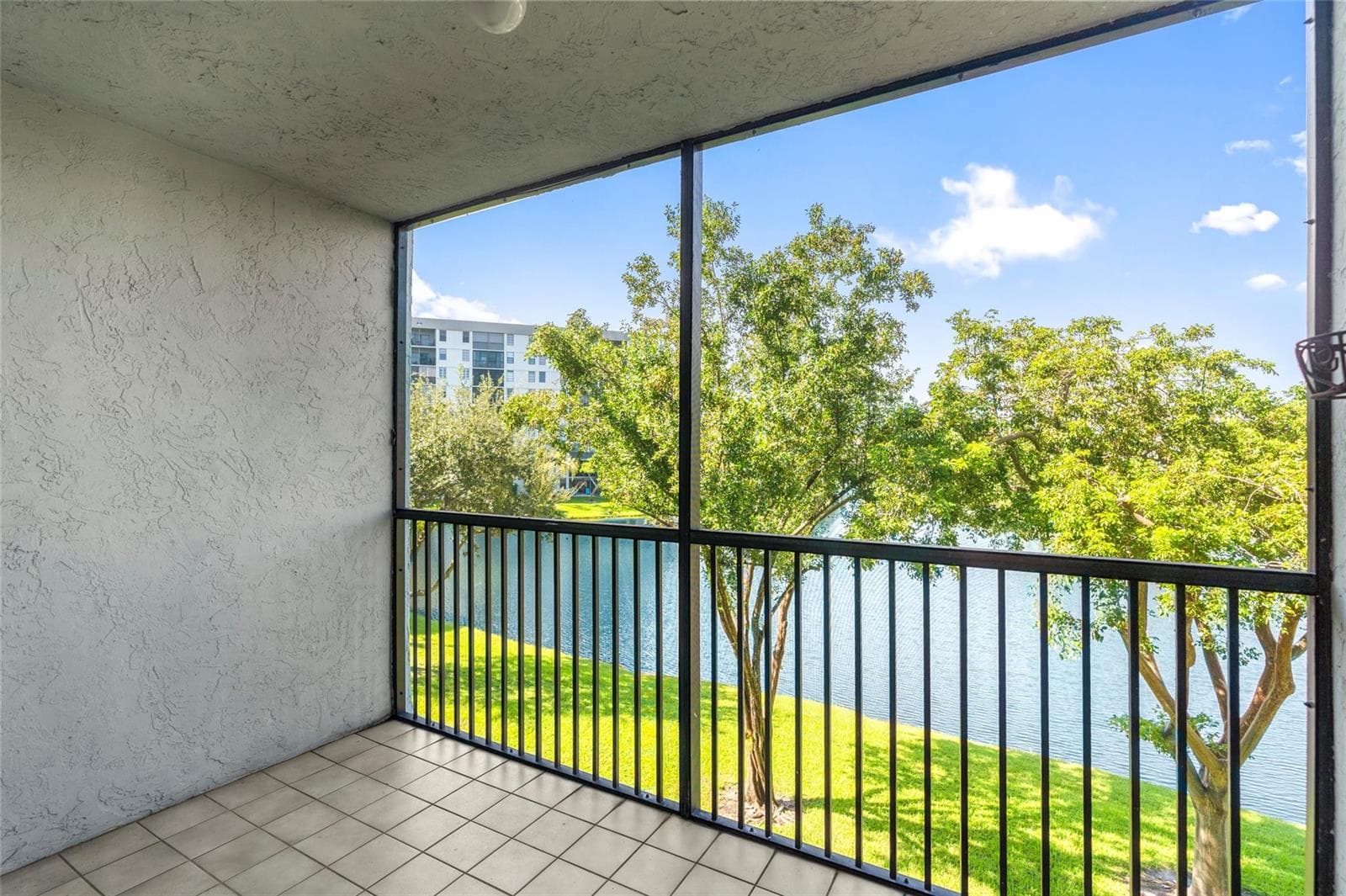 2226 N Cypress Bend Drive # 308, Pompano Beach, FL 33069 photo 2