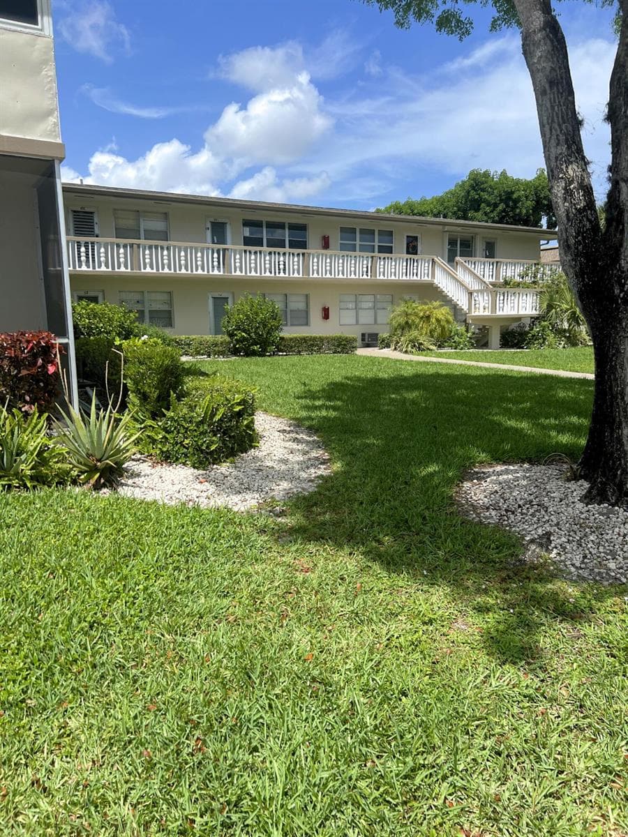 52 Dorchester, West Palm Beach, FL 33417 photo 2