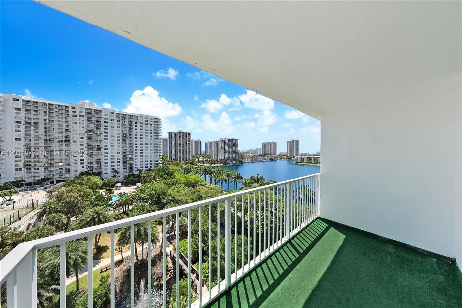 2801 NE 183rd St # 912W, Aventura, FL 33160 photo 2