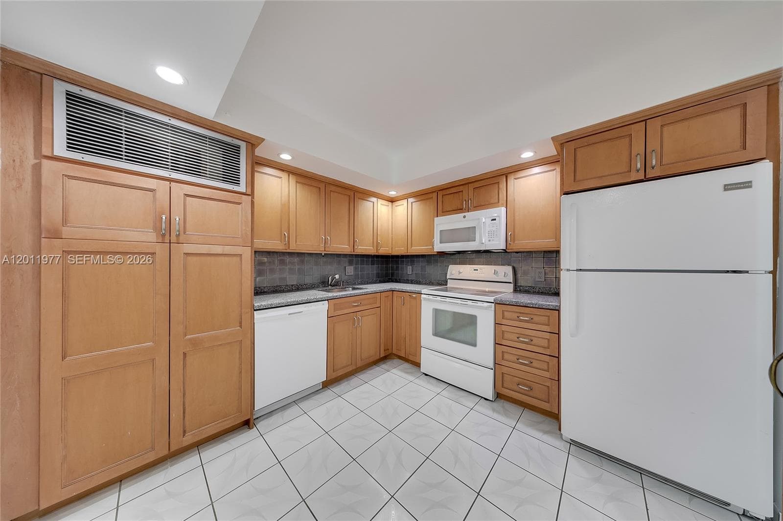 2801 NE 183rd St # 912W, Aventura, FL 33160 photo 5