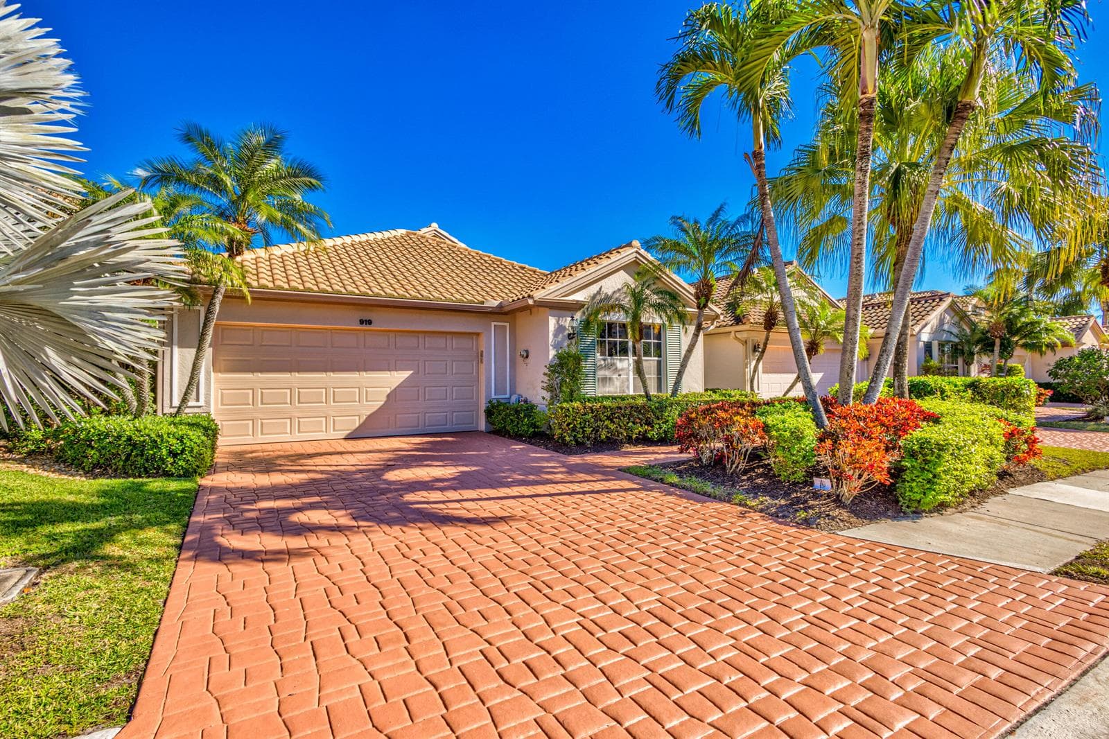 919 Augusta Pointe Drive, Palm Beach Gardens, FL 33418