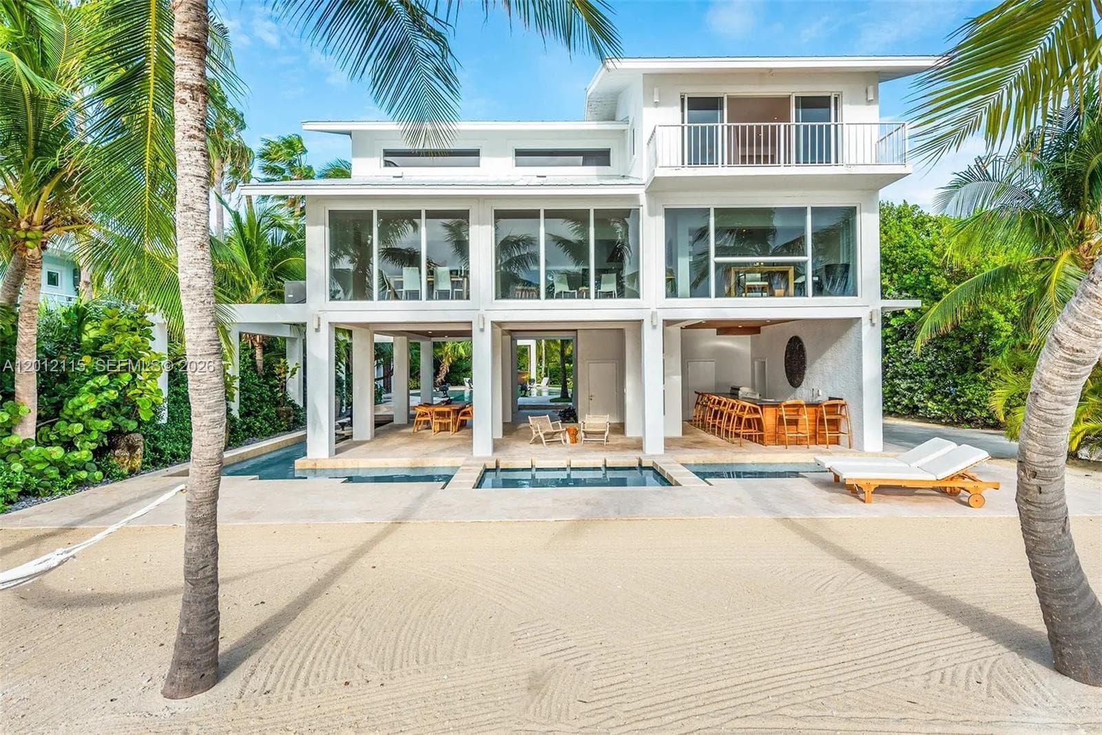 60 Ocean Front Dr, Key Largo, FL 33037 photo 2