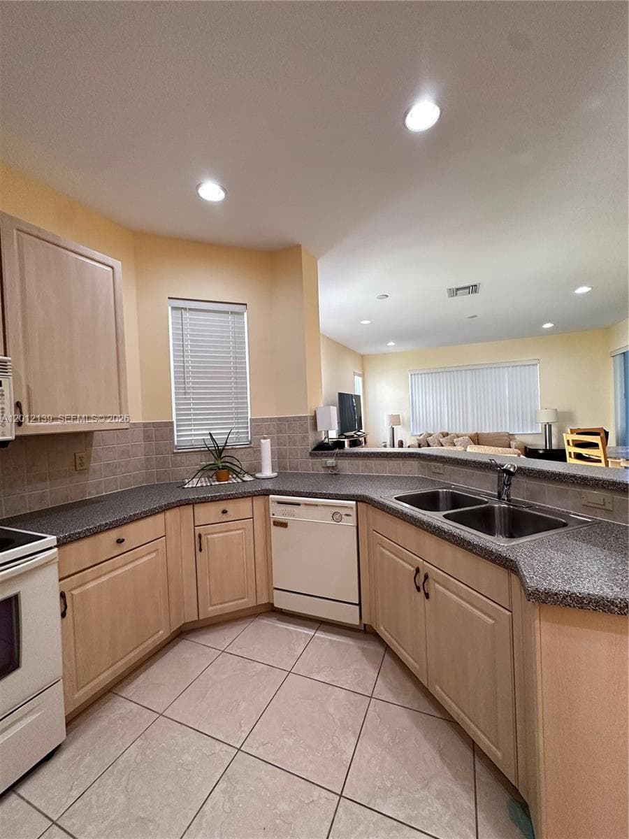 606 Mariner Bay Blvd, Fort Pierce, FL 34949