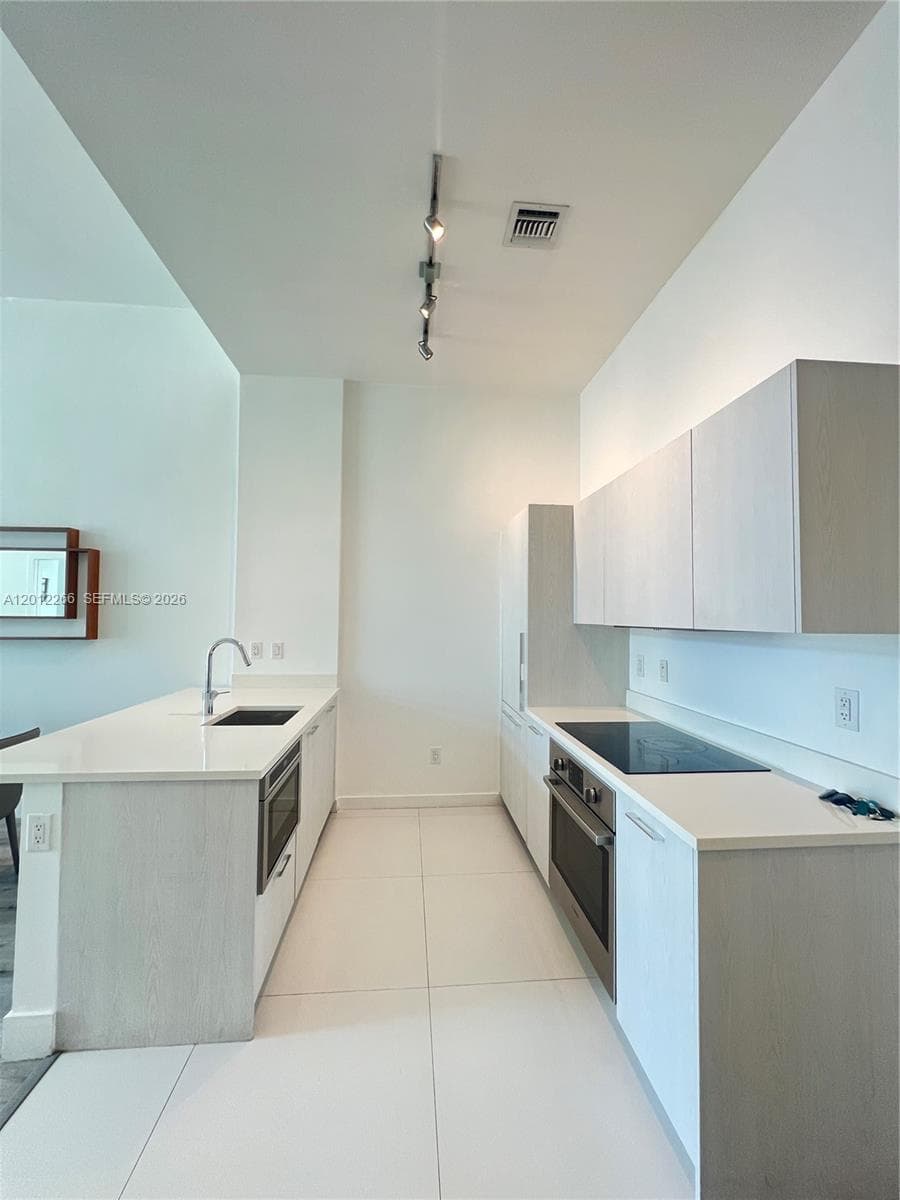 501 NE 31st St # 404, Miami, FL 33137 photo 2