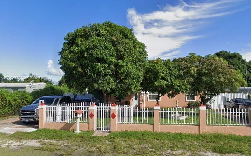 1725 NW 121st St, Miami, FL 33167