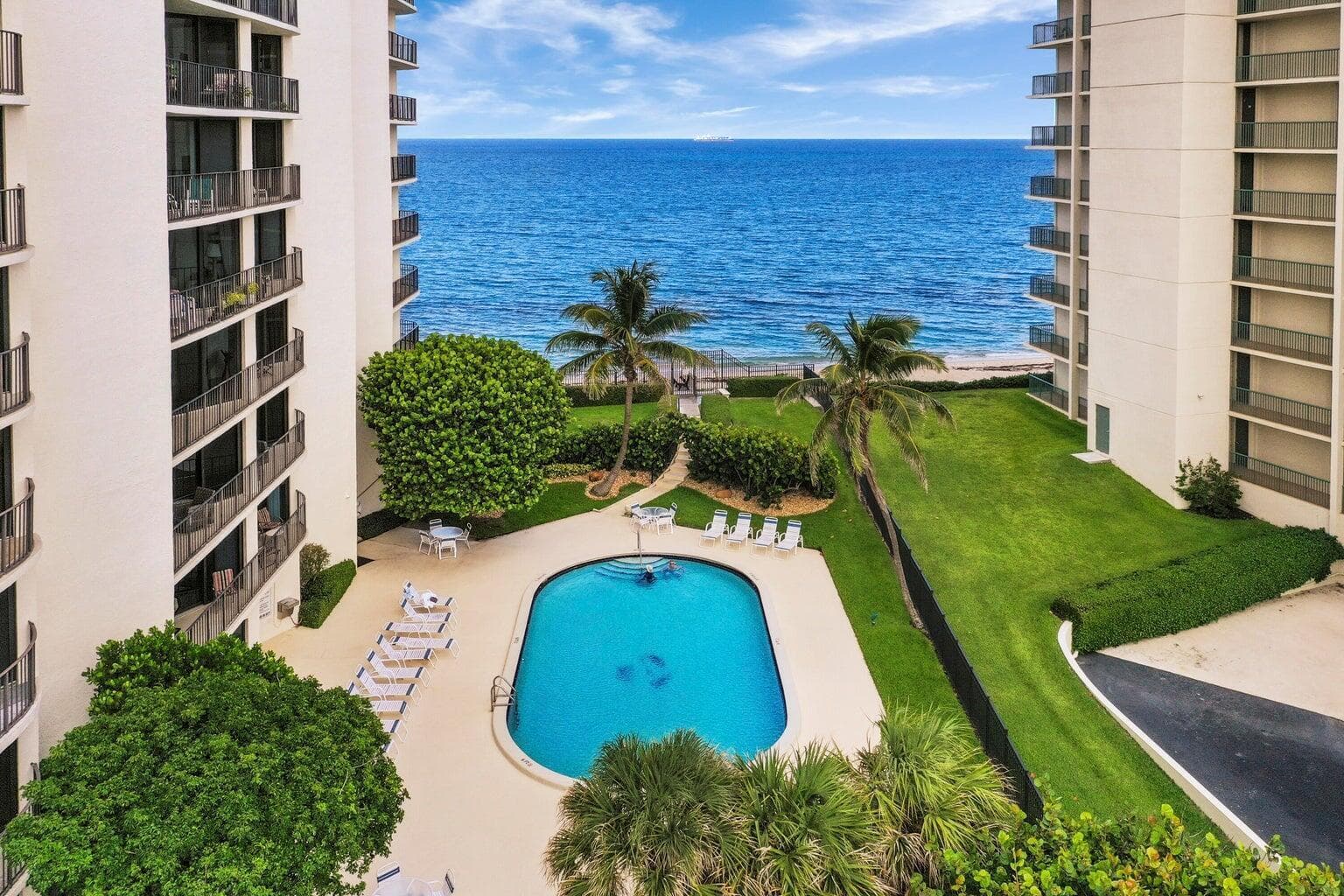 5420 N Ocean Drive # 1705, Singer Island, FL 33404 photo 2