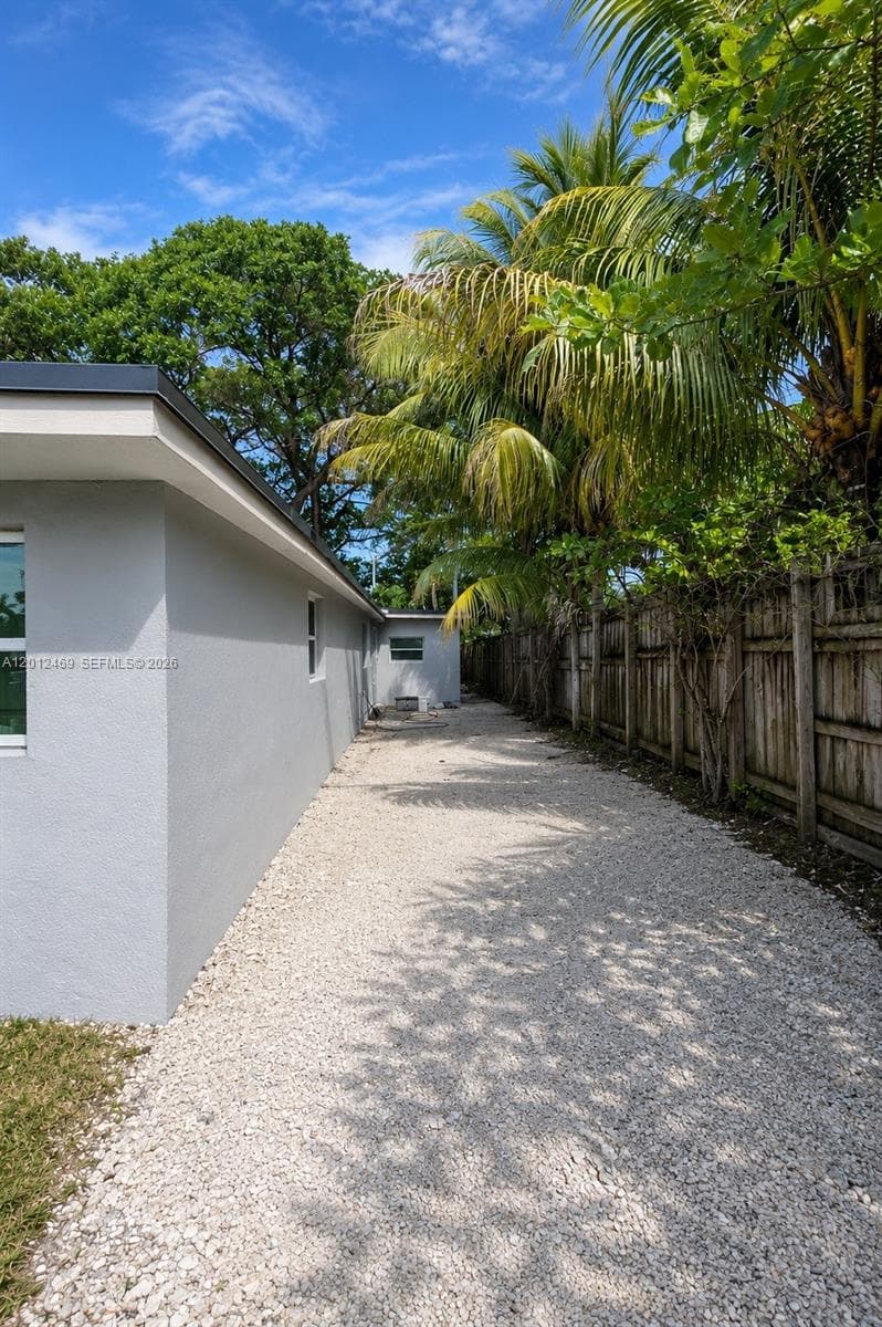 1861 NW 112th St, Miami, FL 33167 photo 2