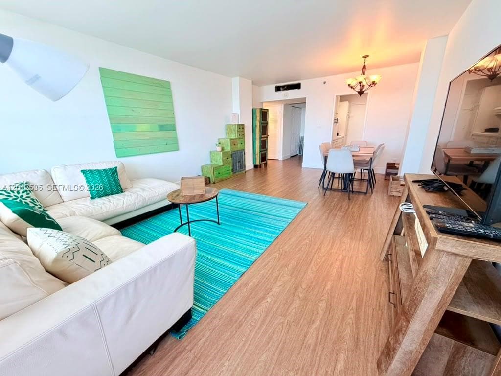100 Lincoln Rd # 922, Miami Beach, FL 33139