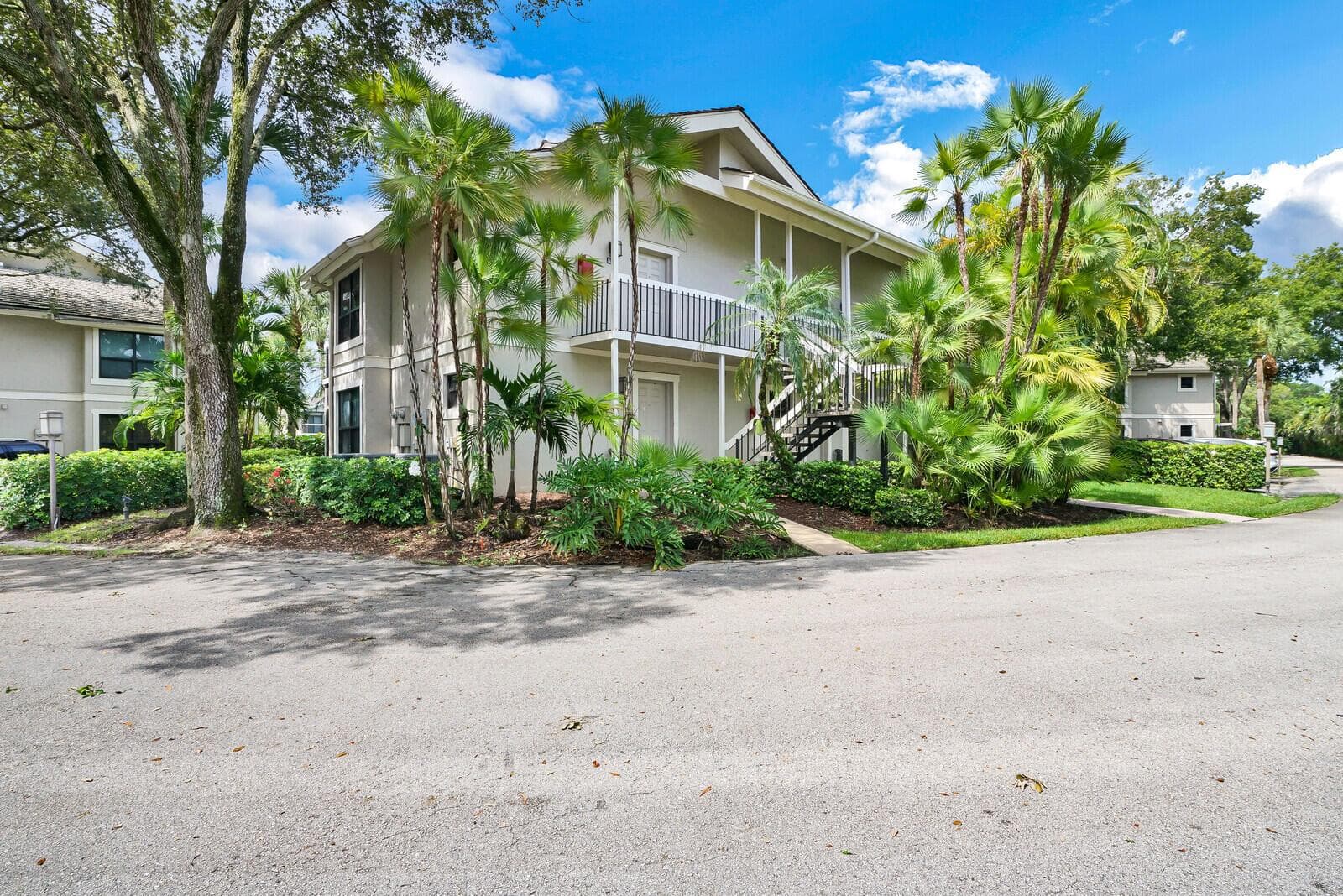 11863 Wimbledon Circle # 423, Wellington, FL 33414
