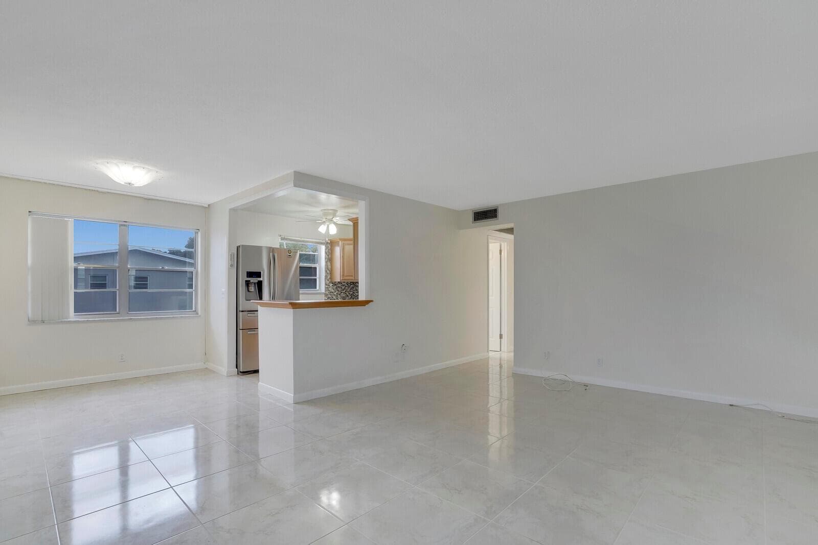 136 Somerset G, West Palm Beach, FL 33417 photo 2