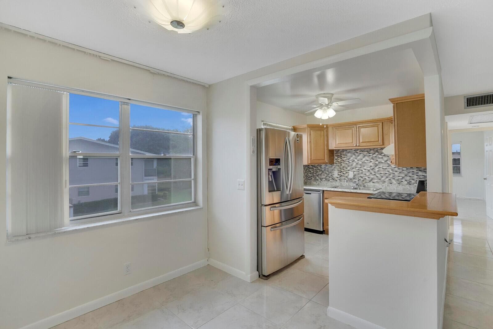 136 Somerset G, West Palm Beach, FL 33417 photo 5