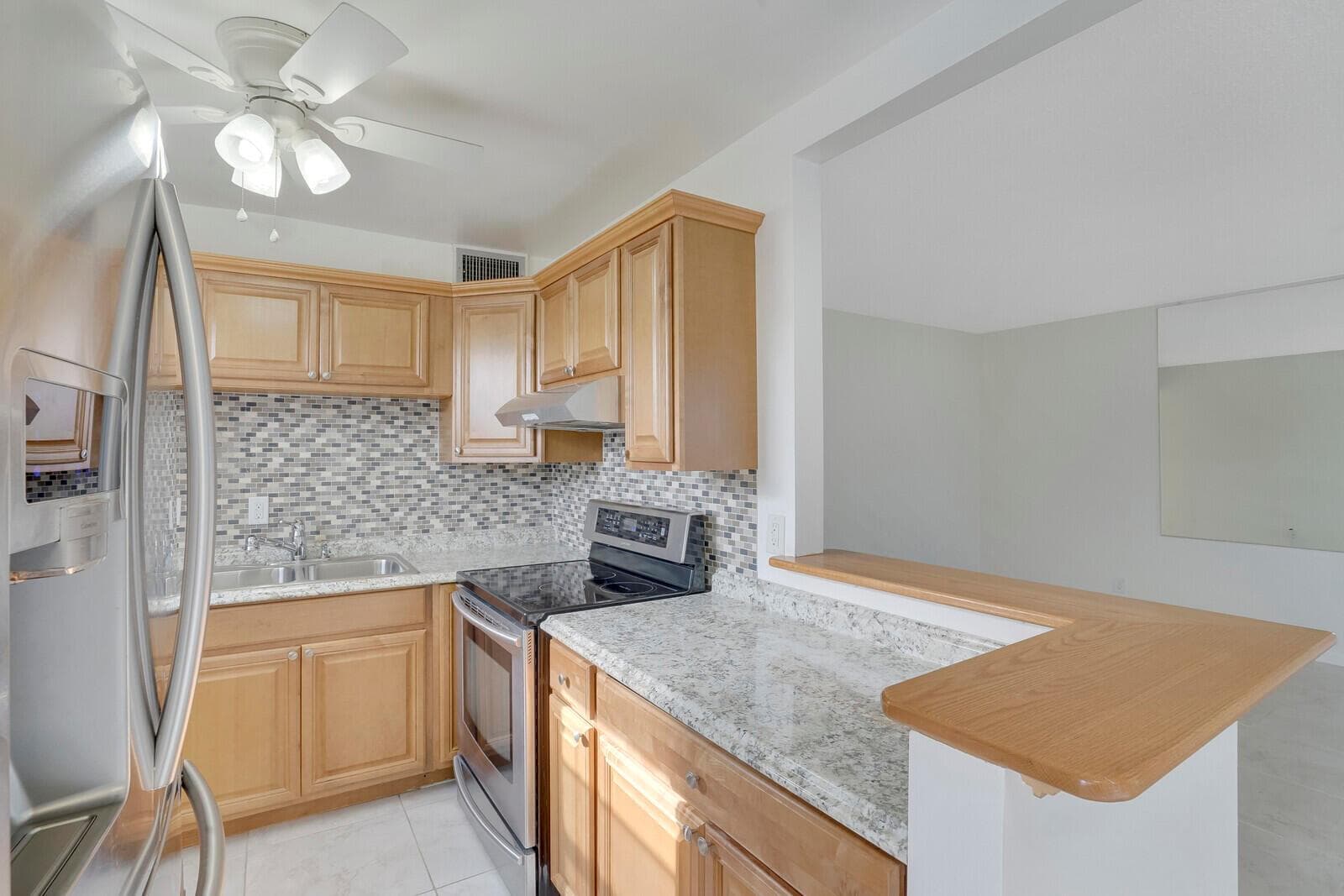 136 Somerset G, West Palm Beach, FL 33417 photo 4