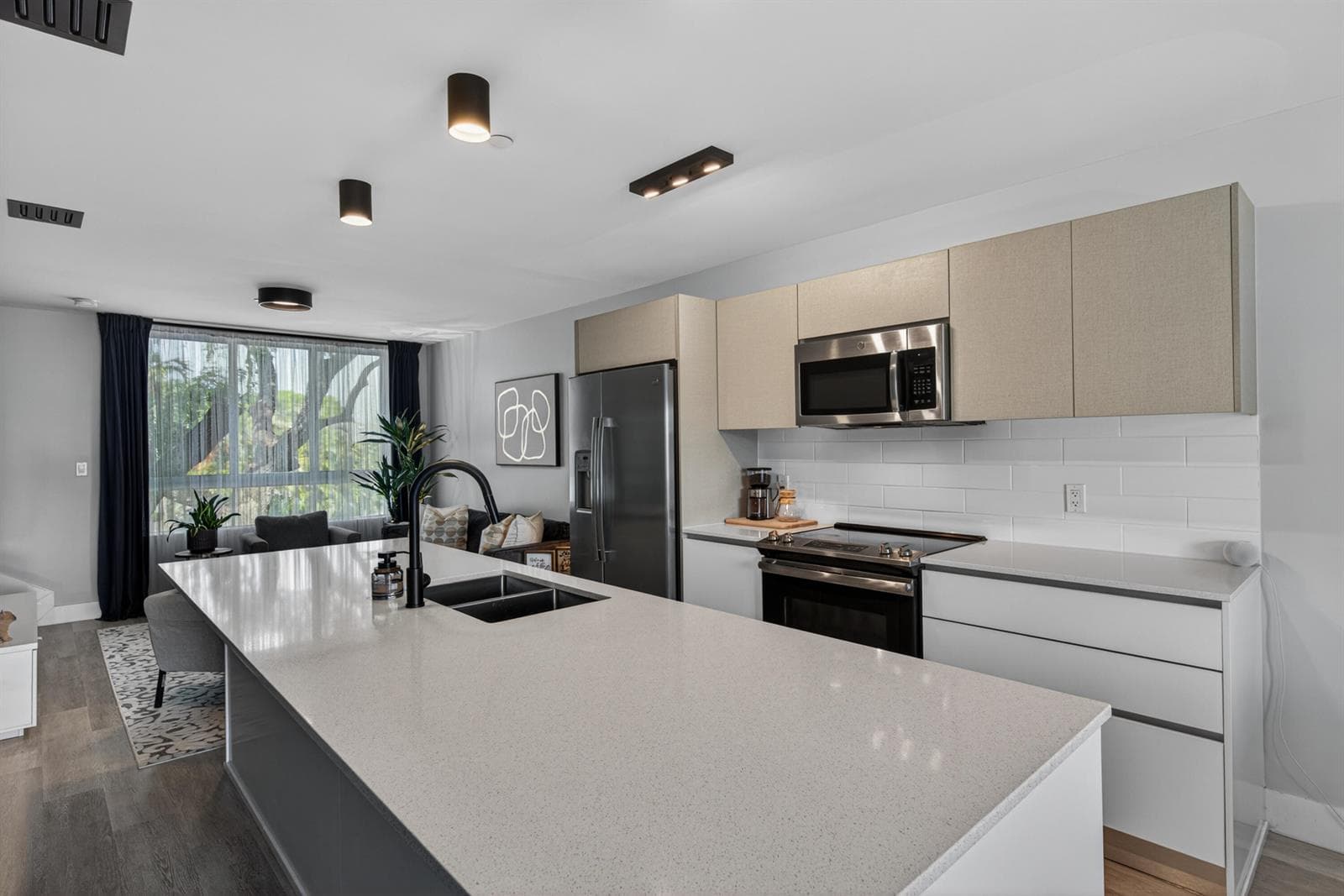 2535 NE 193rd Street # 3203, Miami, FL 33180 photo 2