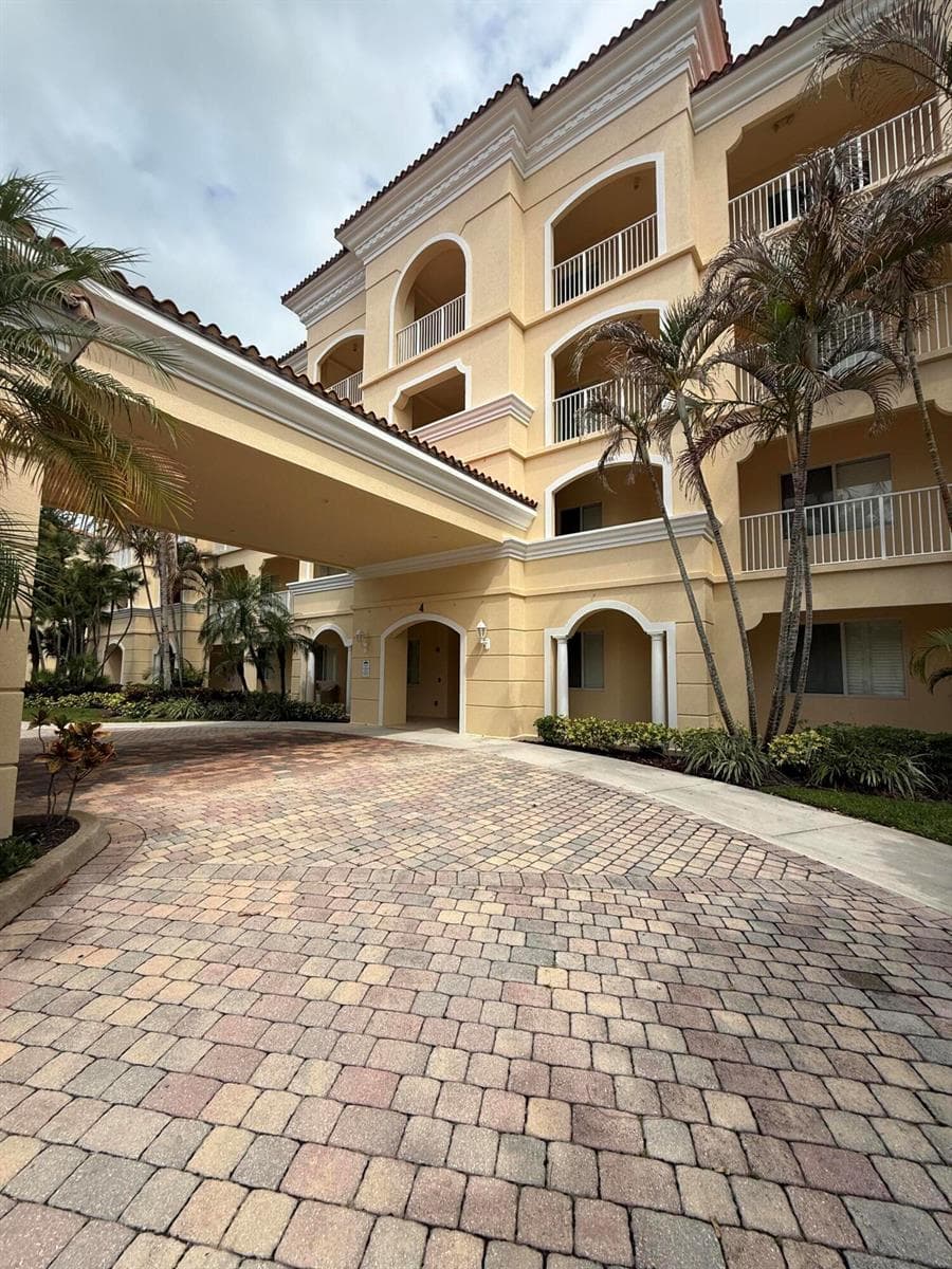 4 Harbour Isle Drive E # Unit 204, Fort Pierce, FL 34949 photo 2