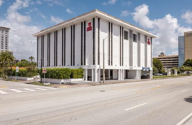 2850 S Douglas Rd, Coral Gables, FL 33134