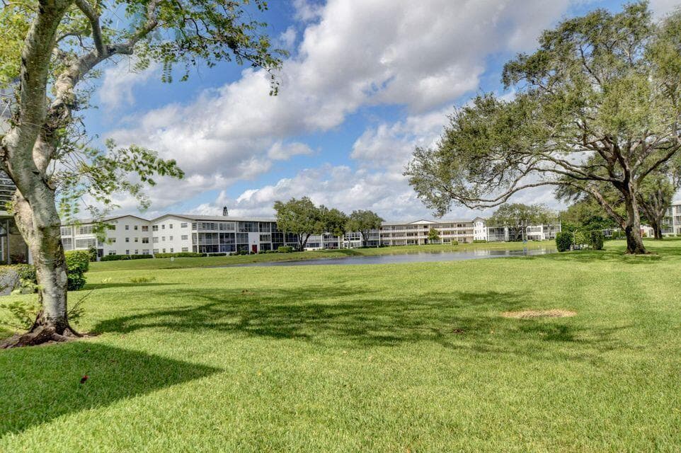 137 Fanshaw D, Boca Raton, FL 33434 photo 2
