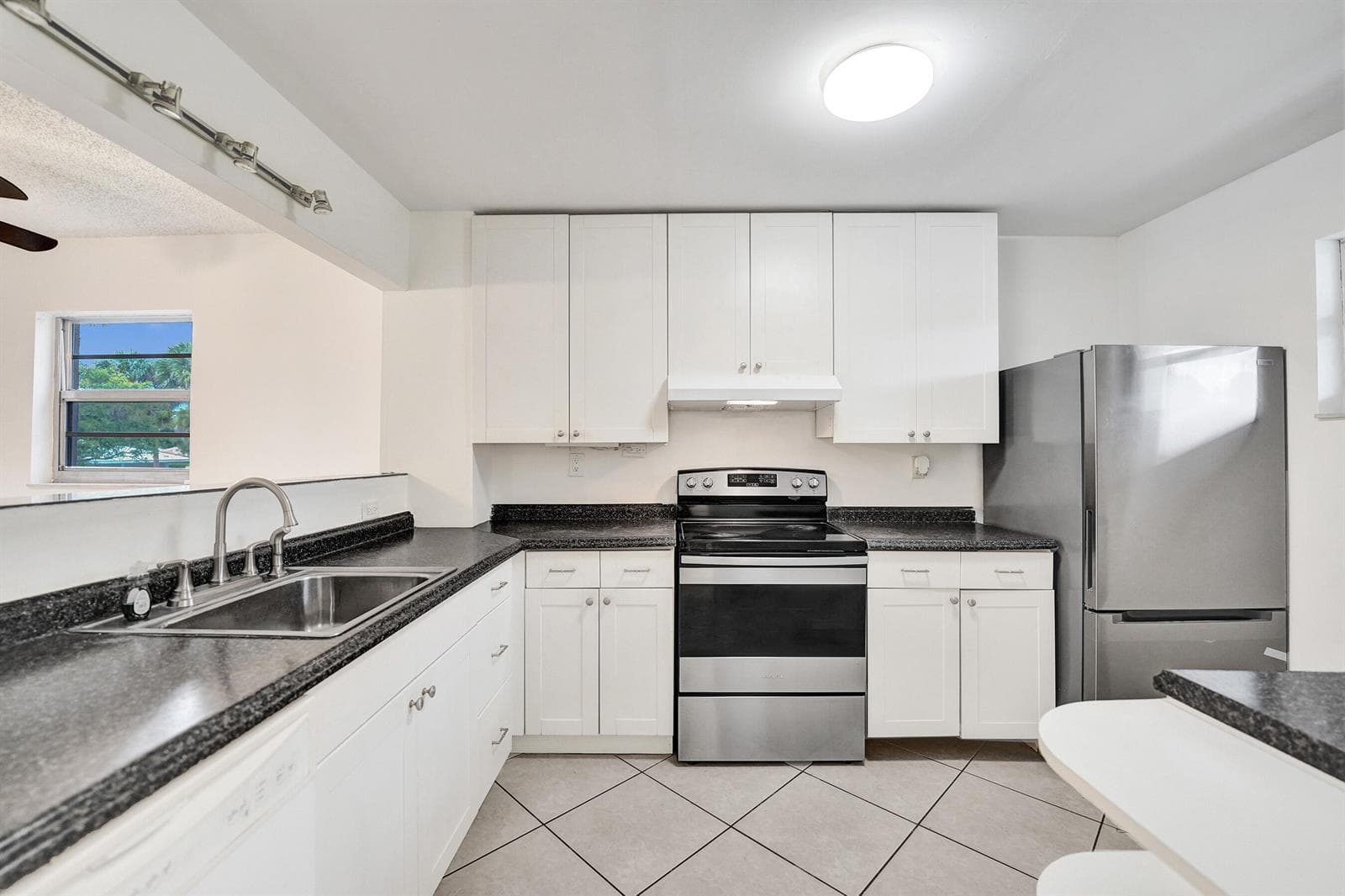 1100 NW 87th Avenue # 208, Coral Springs, FL 33071