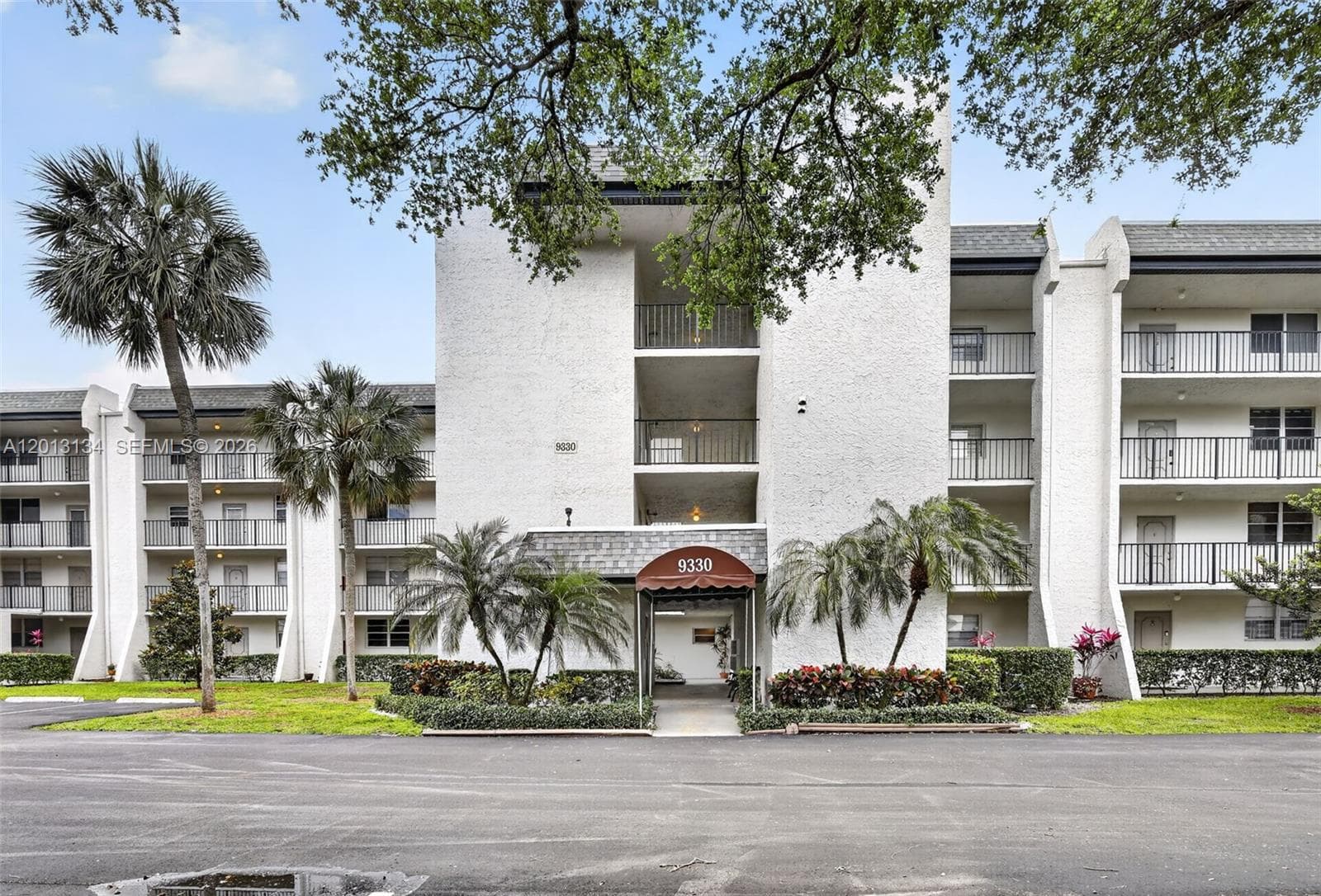 9330 Lagoon Pl # 307, Davie, FL 33324