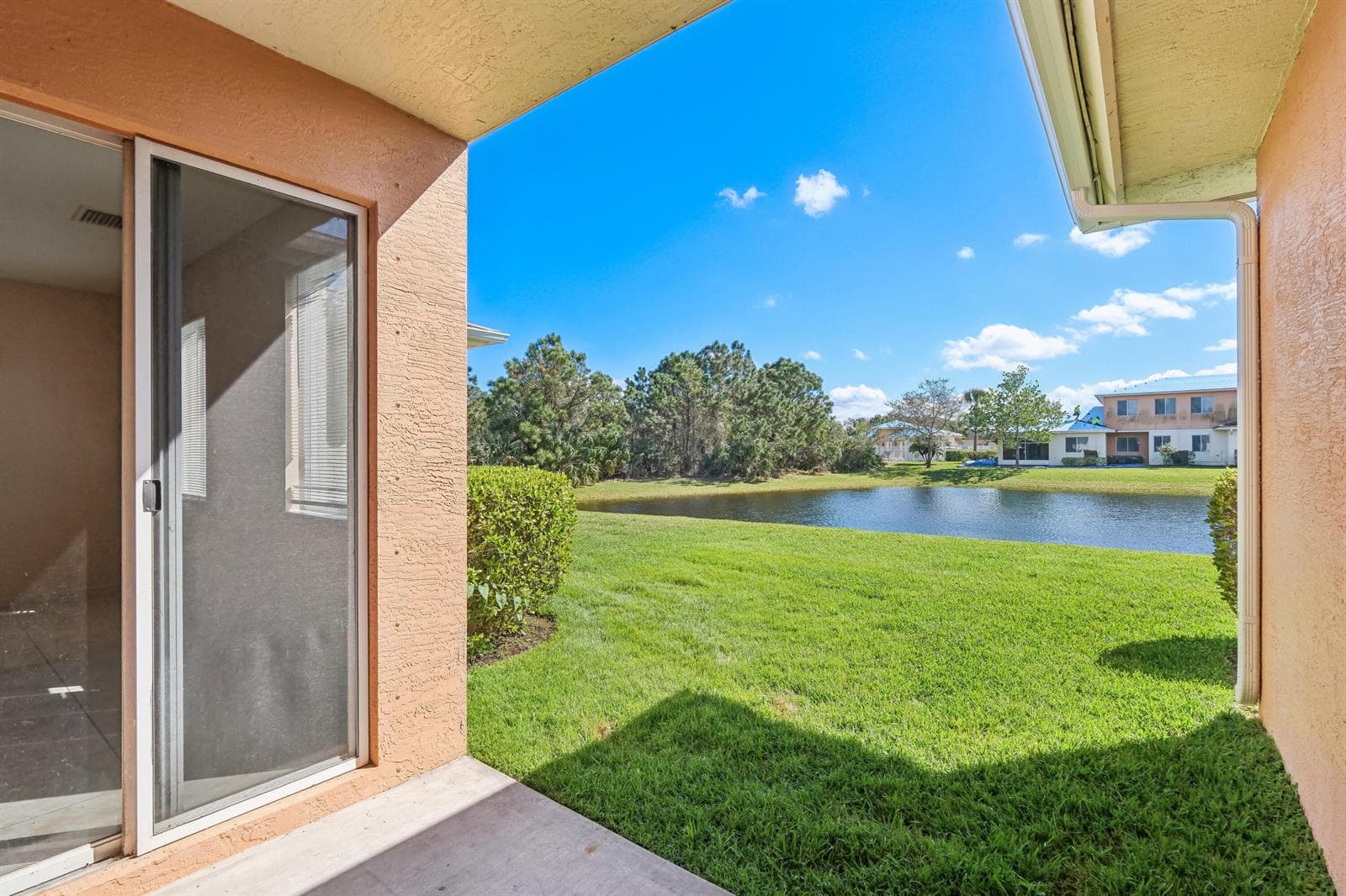 2584 SW Stockbridge Sq Square SW, Vero Beach, FL 32962 photo 3