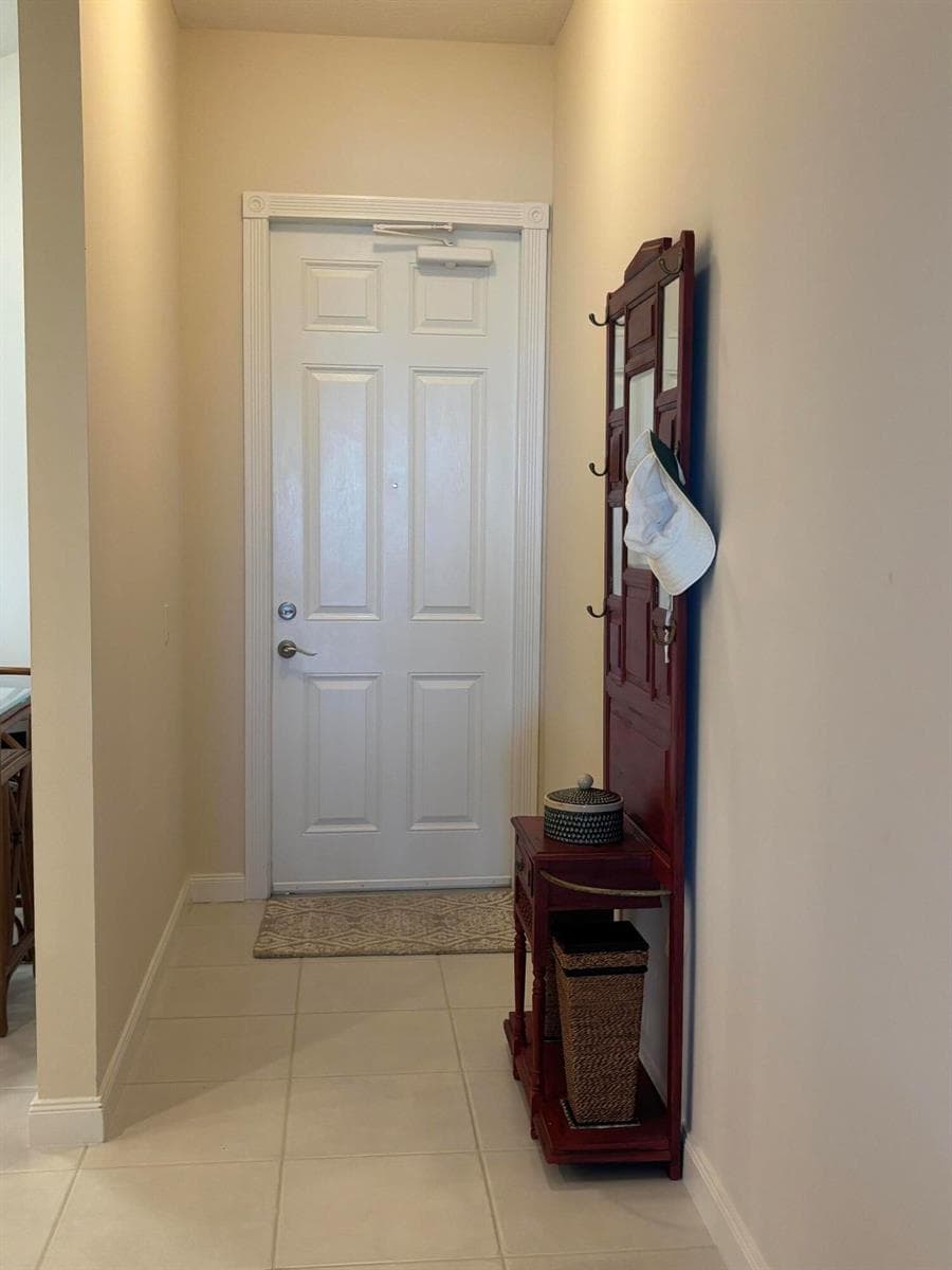 27 Harbour Isle Drive W # 305, Fort Pierce, FL 34949 photo 2