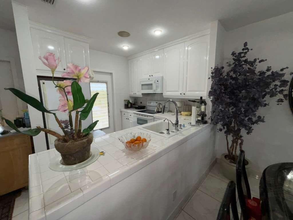 4706 NW 36th Street # 605, Lauderdale Lakes, FL 33319 photo 5