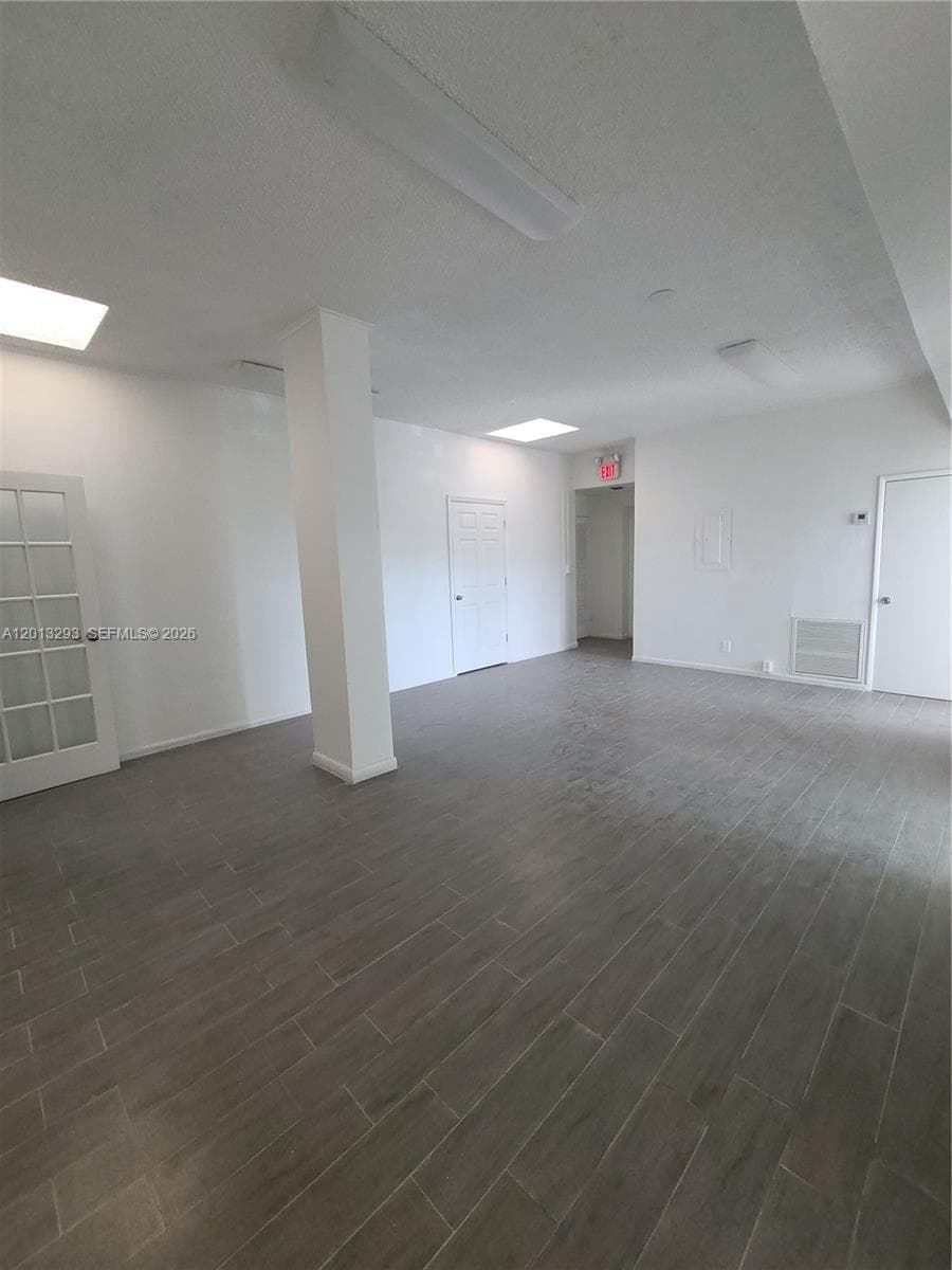 2406 E Oakland Park Blvd, Fort Lauderdale, FL 33306 photo 3