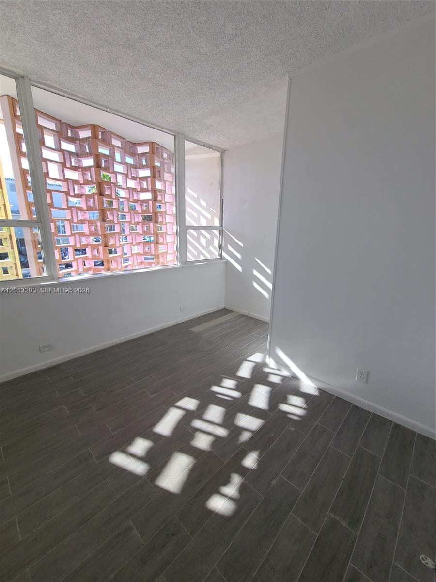 2406 E Oakland Park Blvd, Fort Lauderdale, FL 33306 photo 4