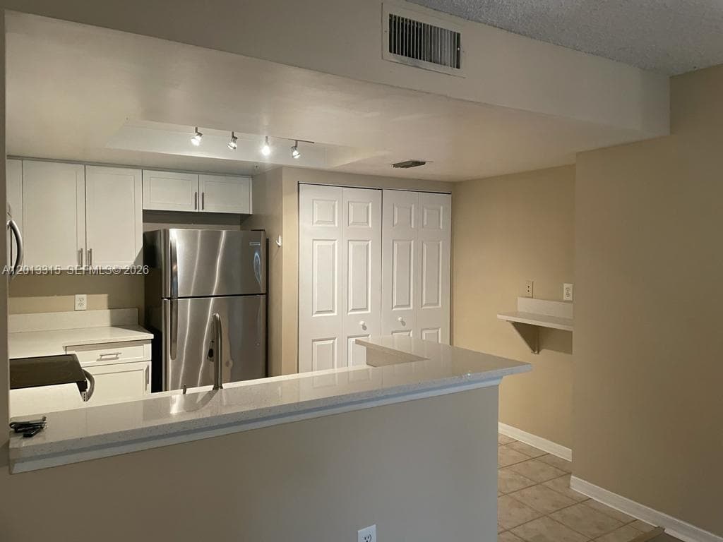 4195 N Haverhill Rd # 318, West Palm Beach, FL 33417