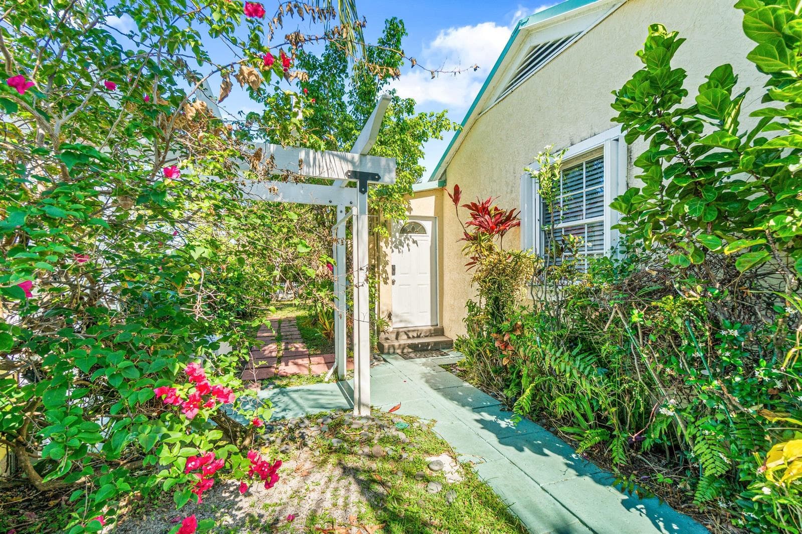 629 Selkirk Street, West Palm Beach, FL 33405 photo 3