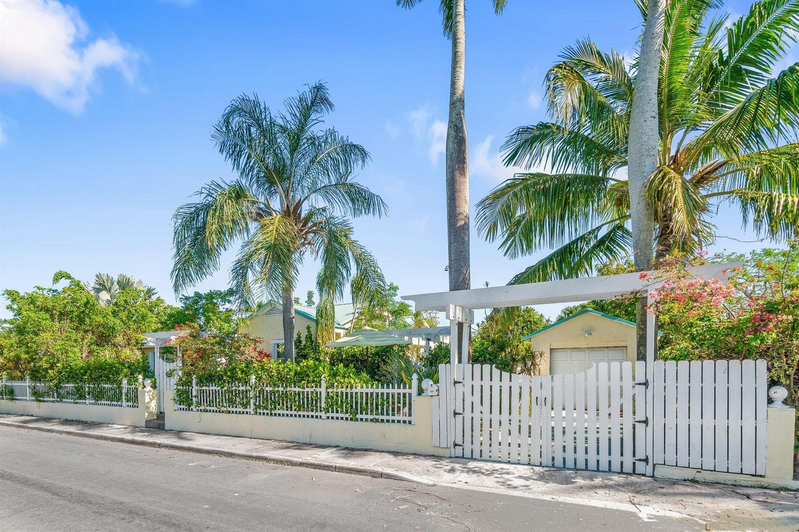 629 Selkirk Street, West Palm Beach, FL 33405 photo 4