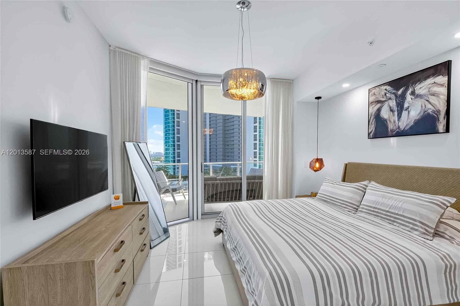 851 NE 1st Ave # 1603, Miami, FL 33132 photo 3