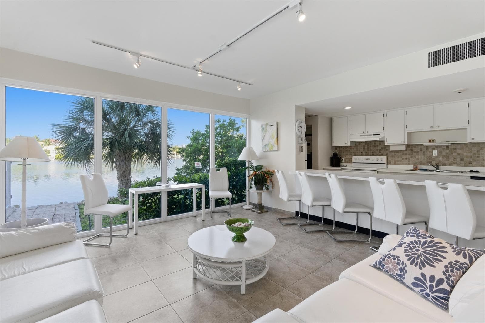 3581 S Ocean Boulevard # Apt 4e, South Palm Beach, FL 33480 photo 4